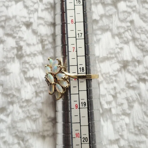 Vintage 14k Yellow Gold Opal & Diamond Floral Cluster Ring